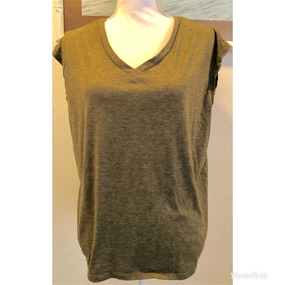Gap cap sleeve tee with rouched back yoke